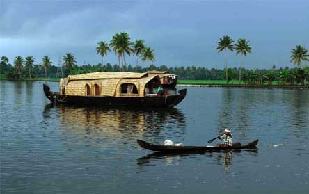 Kerala Summer Honeymoon Package – 05 days/04 nights