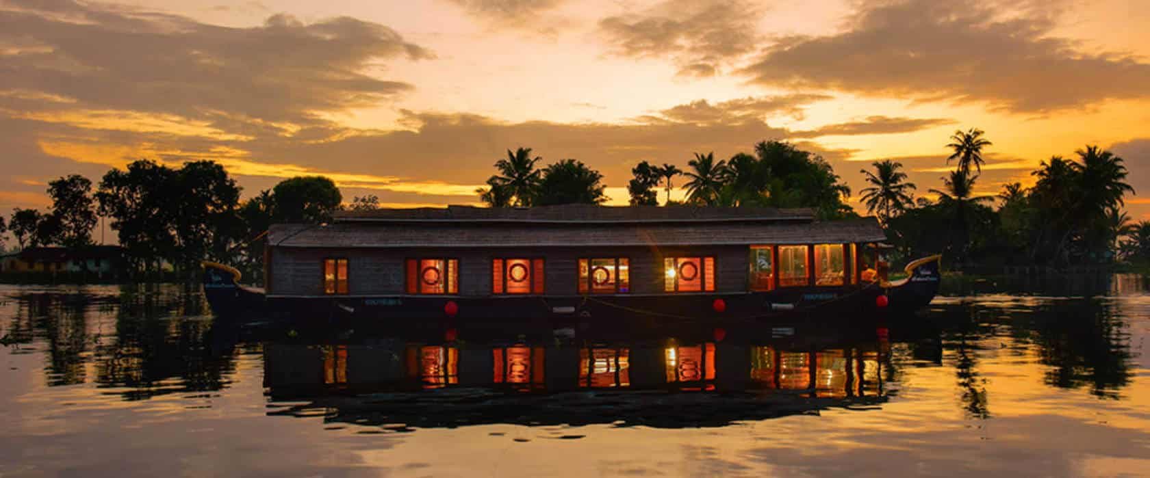 Kerala Delight Super Luxury Package – 8 Days/7 Nights
